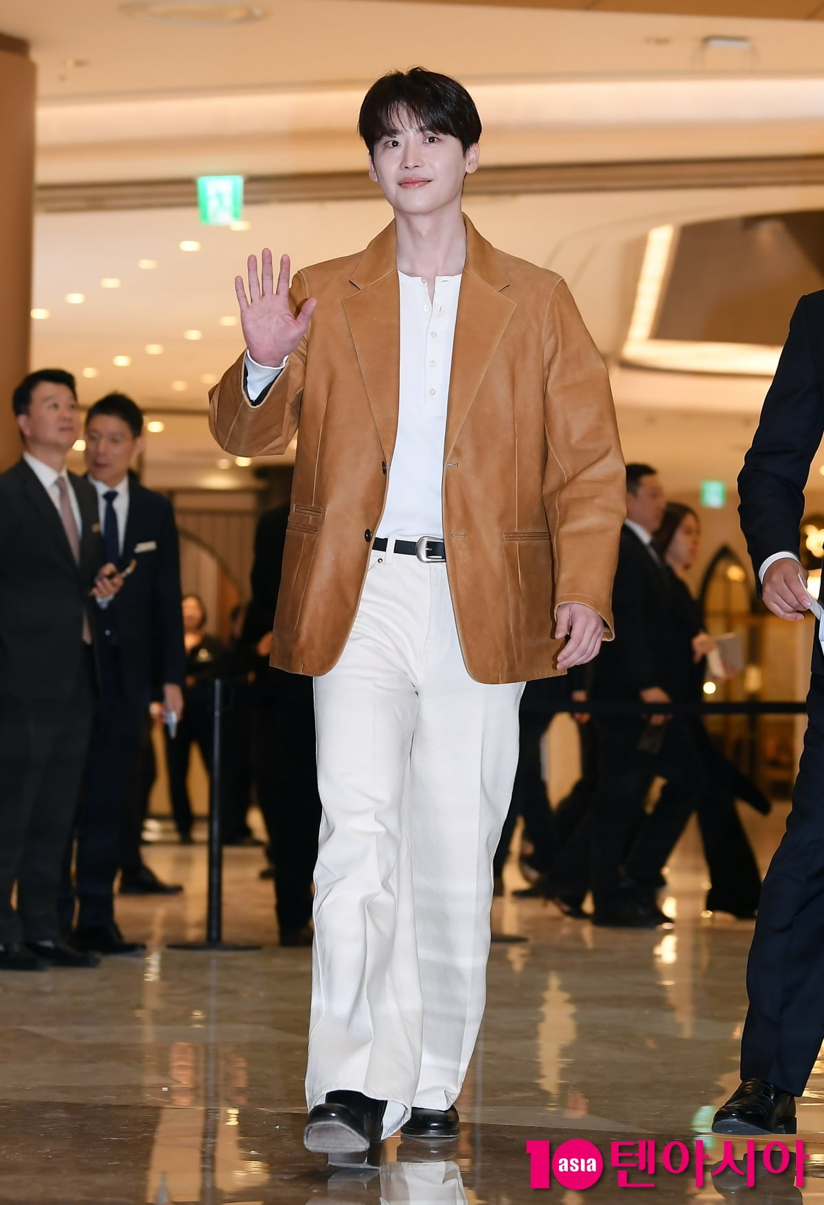 이종석, 귀공자의 화려한 외출...러블리한 하트[TEN포토+]