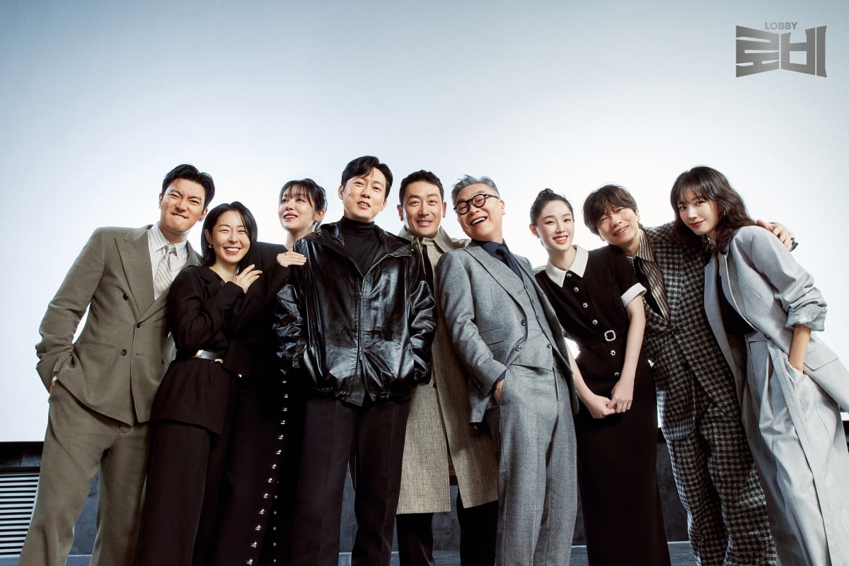 '로비'하려고 9명이나 모였네…중심에 선 하정우