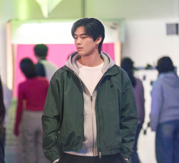 노정의와 ♥핑크빛…'187cm' 홍민기, 베일 듯한 콧대와 날렵한 턱선 자랑 ('바니와오빠들')