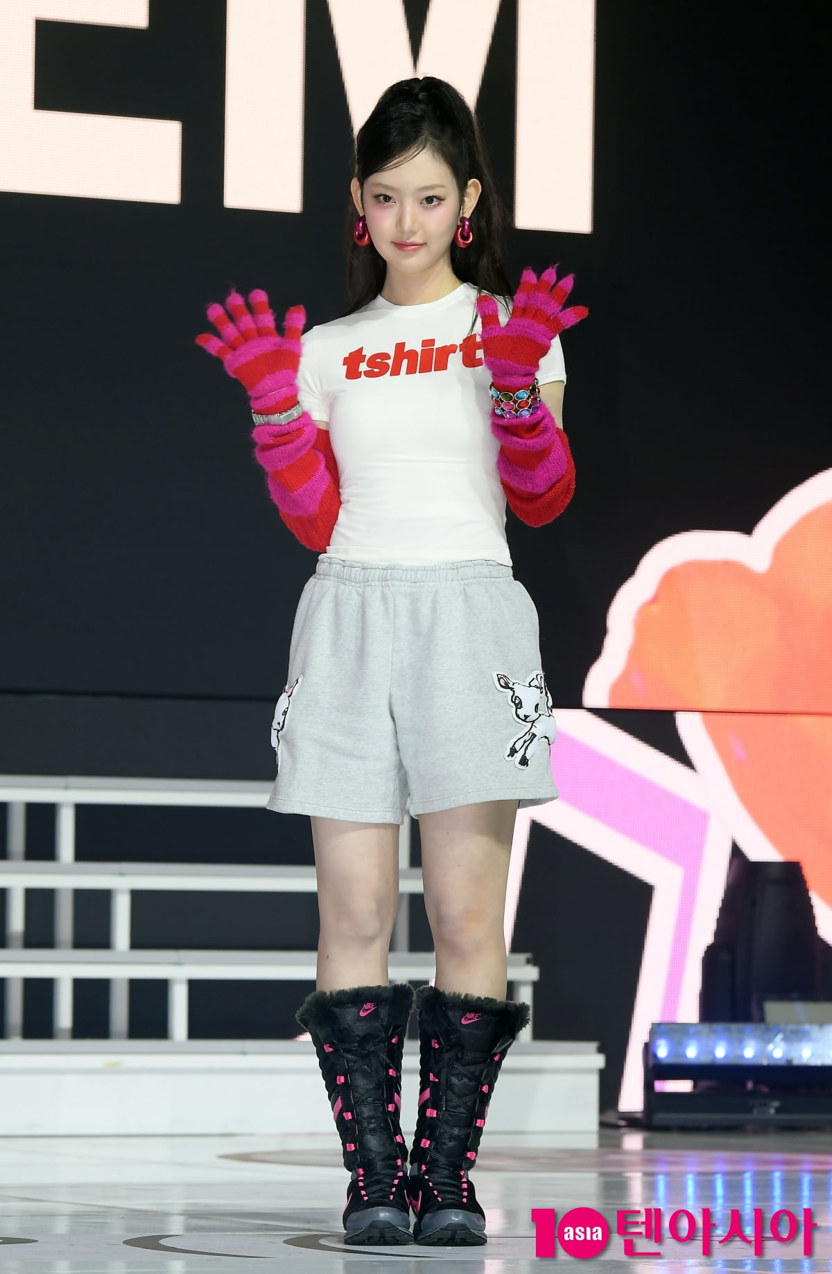 키키(KiiiKiii) 이솔, 핑크 무당벌레TEN포토+]