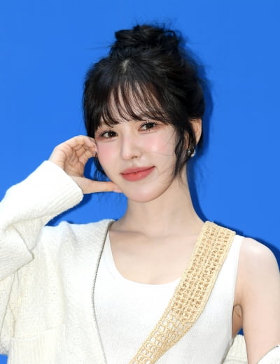 레드벨벳 웬디, 벚꽃 축제에서 함께 사진을 찍고 싶은 여자 가수 1위 [TEN차트]