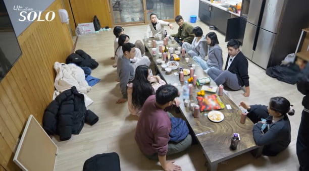 '영자에 플러팅' 상철, 순자 등장하자 '입꾹닫'…송해나 "불편하다"('나는솔로')