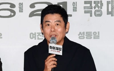 [종합] '57세' 성동일, 빚 0원 고백했다…"대출·할부 없어, 권상우도 부러워해"  ('가장류진')