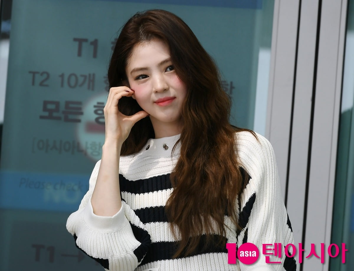 '31세' 한소희, 1470만원으로 명품 D사 풀착장…한뼘 스커트로 드러낸 각선미
