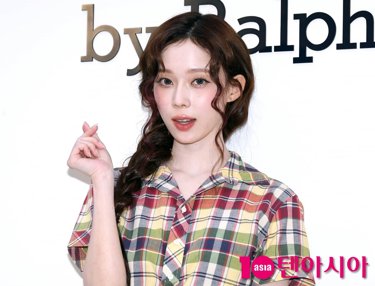 에스파 윈터, 감탄사가 절로 나오는...보헤미안 체크 스타일[TEN포토+]