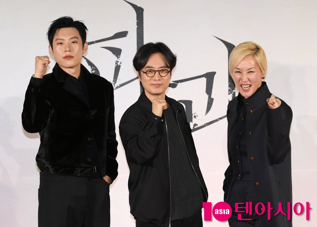 민규동 감독-이혜영-김성철, 영화 '파과' 주역들 힘찬 파이팅[TEN포토+]
