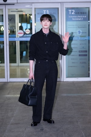 명품 비주얼 이종석...공항패션 어디꺼?