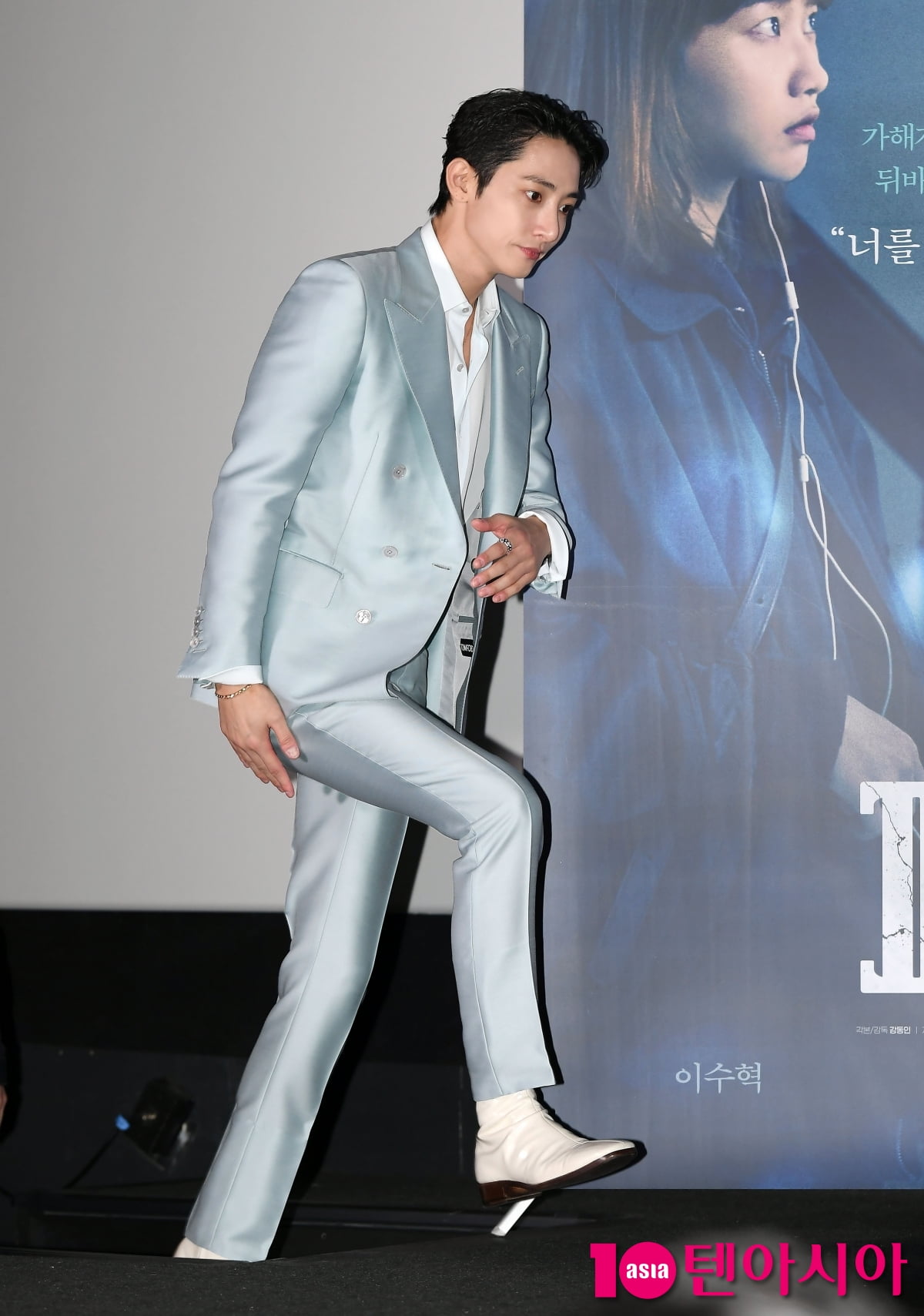 이수혁, 아무나 소화못하는 파스텔 슈트핏[TEN포토]