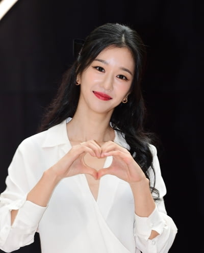 '김수현 양다리 해명' 서예지, 심경 고백했다…"공인으로서 인식 감내해야" ('백반기행')
