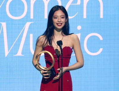 BLACKPINK's Jennie Makes History at Billboard Women in Music 2025