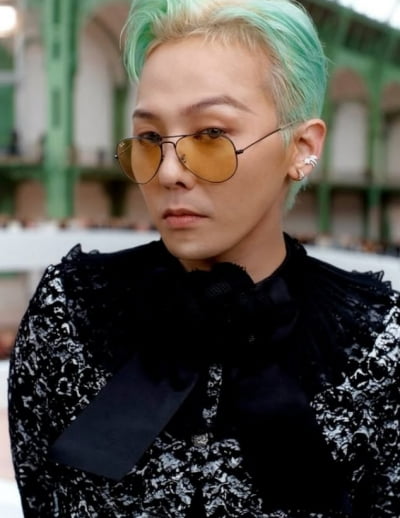 '콘서트 혹평 릴레이' 지드래곤, 팬들에 미안함 담았나…'눈물 글썽'