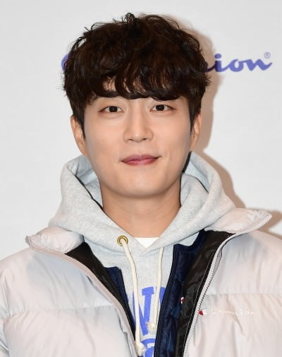 '35세' 윤두준, 돈 많이 벌겠네…컴백 앞두고 먹방 예능 3연속 출격