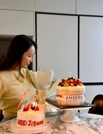 박지윤, 케이크 2개 놓고 먹으니 3kg 찌지…"40시간 금식, 다이어트 할 것"