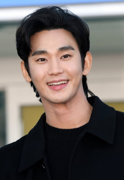 김수현, 돌발 기자회견으로 시선 강탈…이 갈고 돌아온 아이돌은 무슨 죄 [TEN피플]