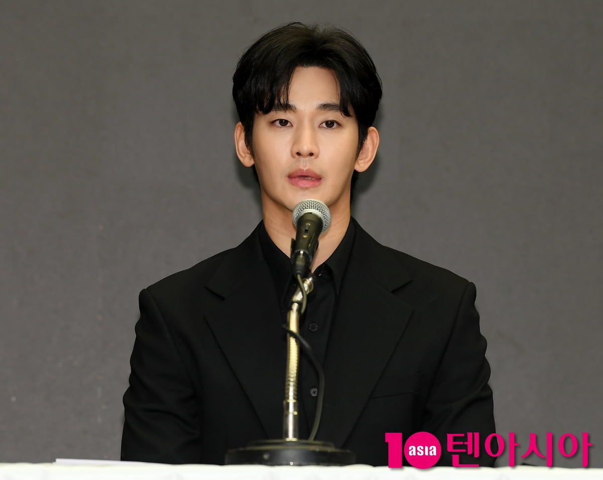 ' 미성년 교제 의혹' 김수현, 인간 김수현&스타 김수현 갈등[TEN포토]