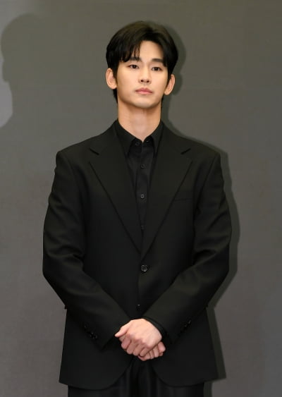 [속보] 김수현 "故 김새론과 1년 정도 사귀어, 과거로 돌아가도 교제 부인"