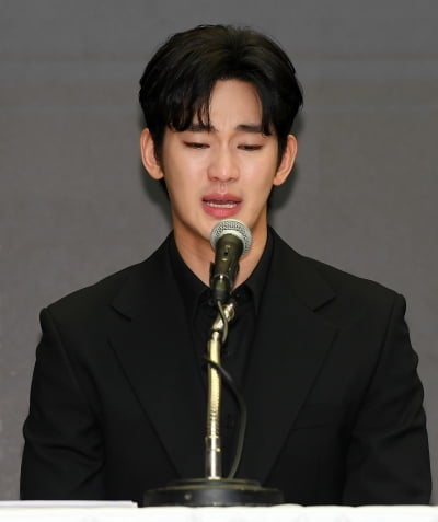 [3보] 김수현 "故김새론 유족, 고인 농락한 살인자로 만들어" 눈물