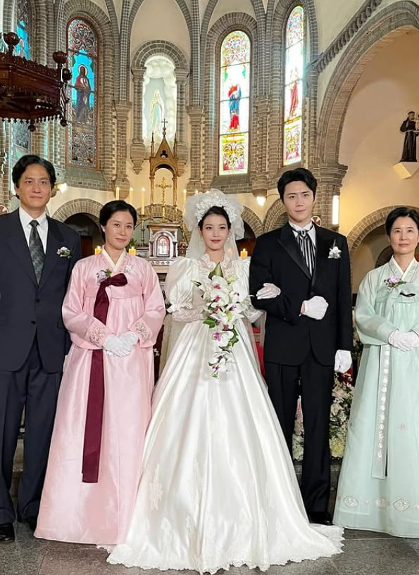 사진=아이유 SNS