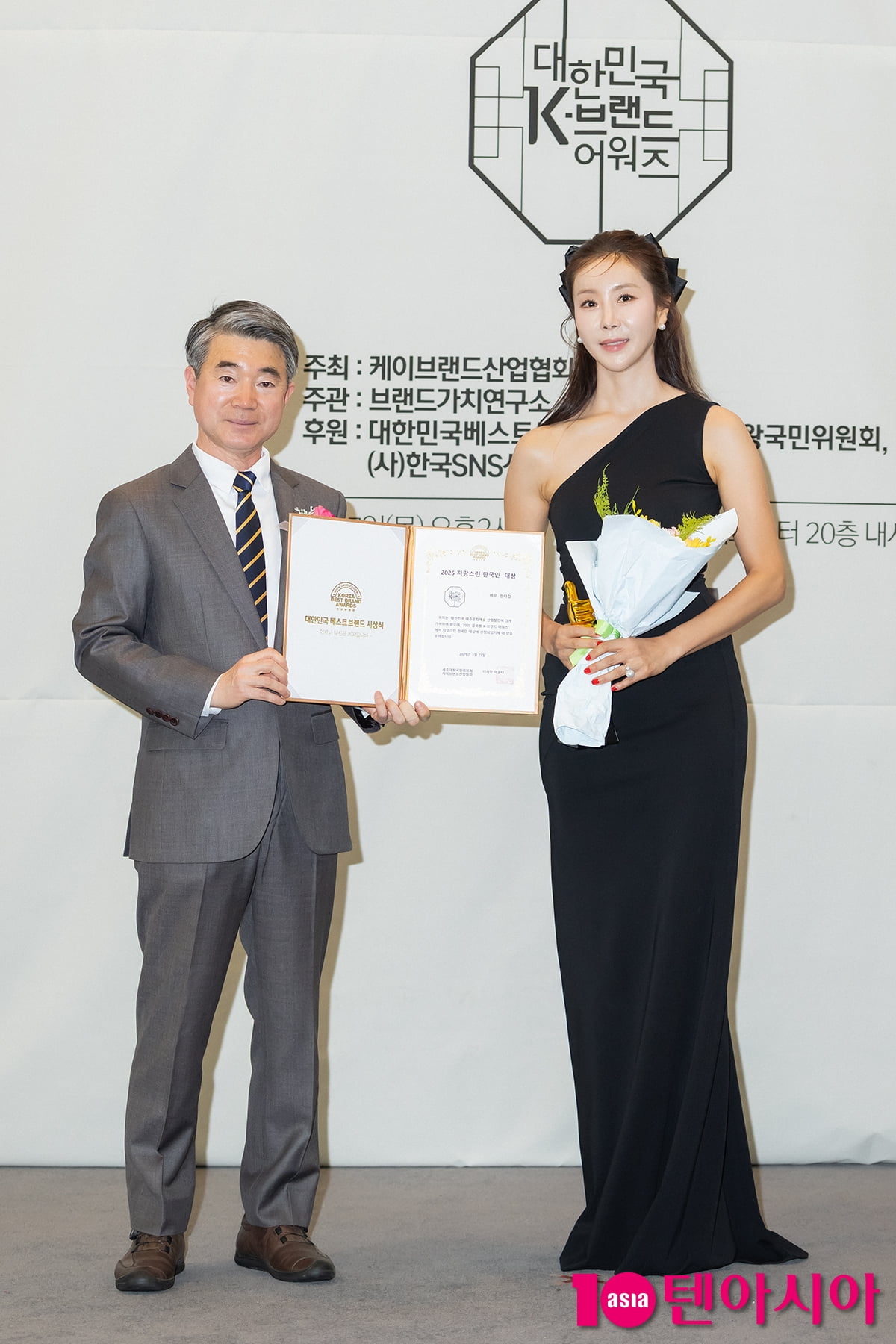 한다감, 우아함과 섹시함이 동시에[TEN포토+]