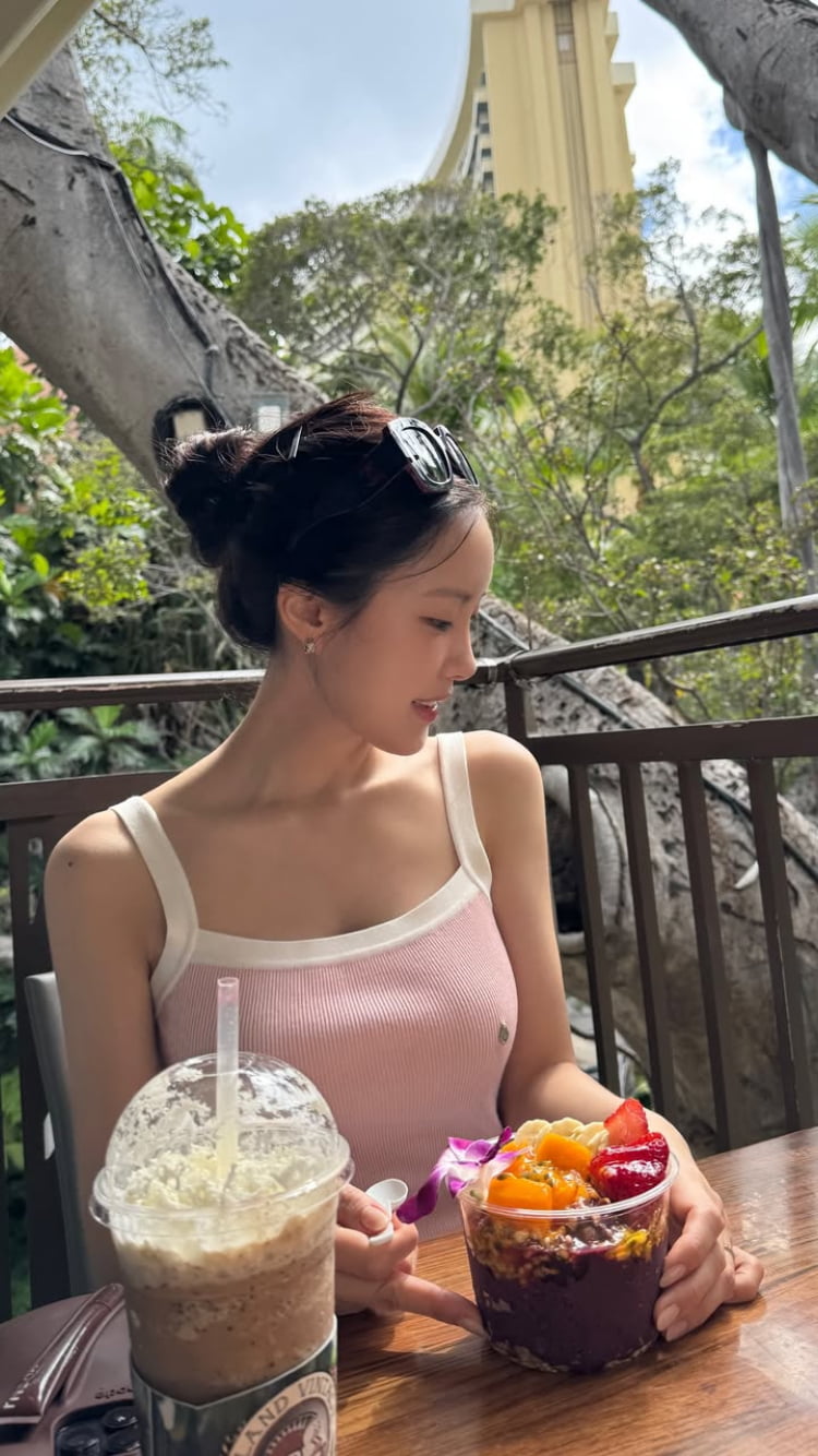‘베인캐피탈 김현승 전무♥’ 효민, S대 남편이 인생 사진 찍어줬네