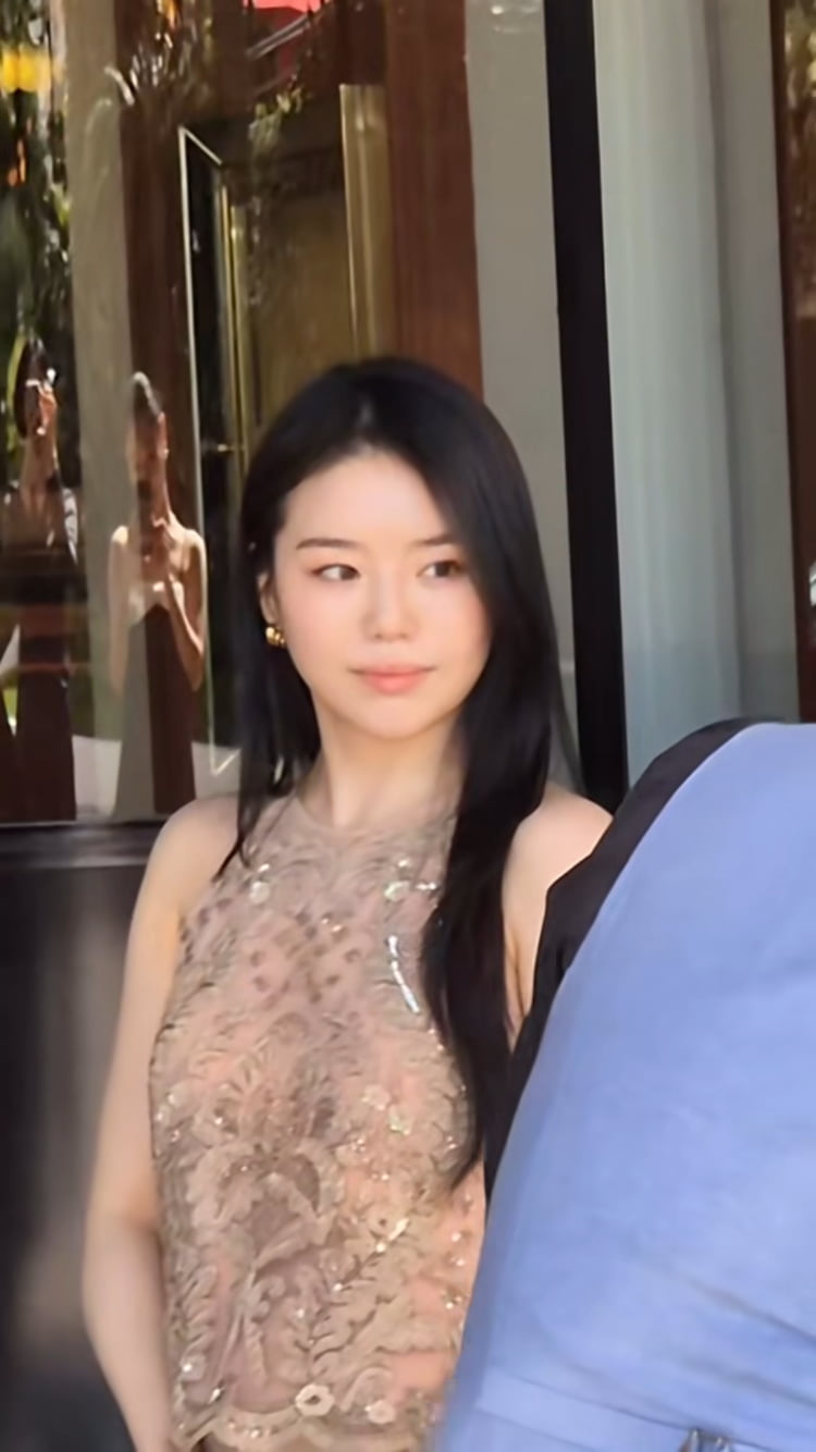가슴 노출 드레스 벗어 던지고…‘조재현 딸’ 조혜정, 청담동 며느리룩