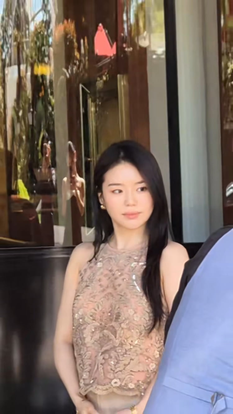 가슴 노출 드레스 벗어 던지고…‘조재현 딸’ 조혜정, 청담동 며느리룩