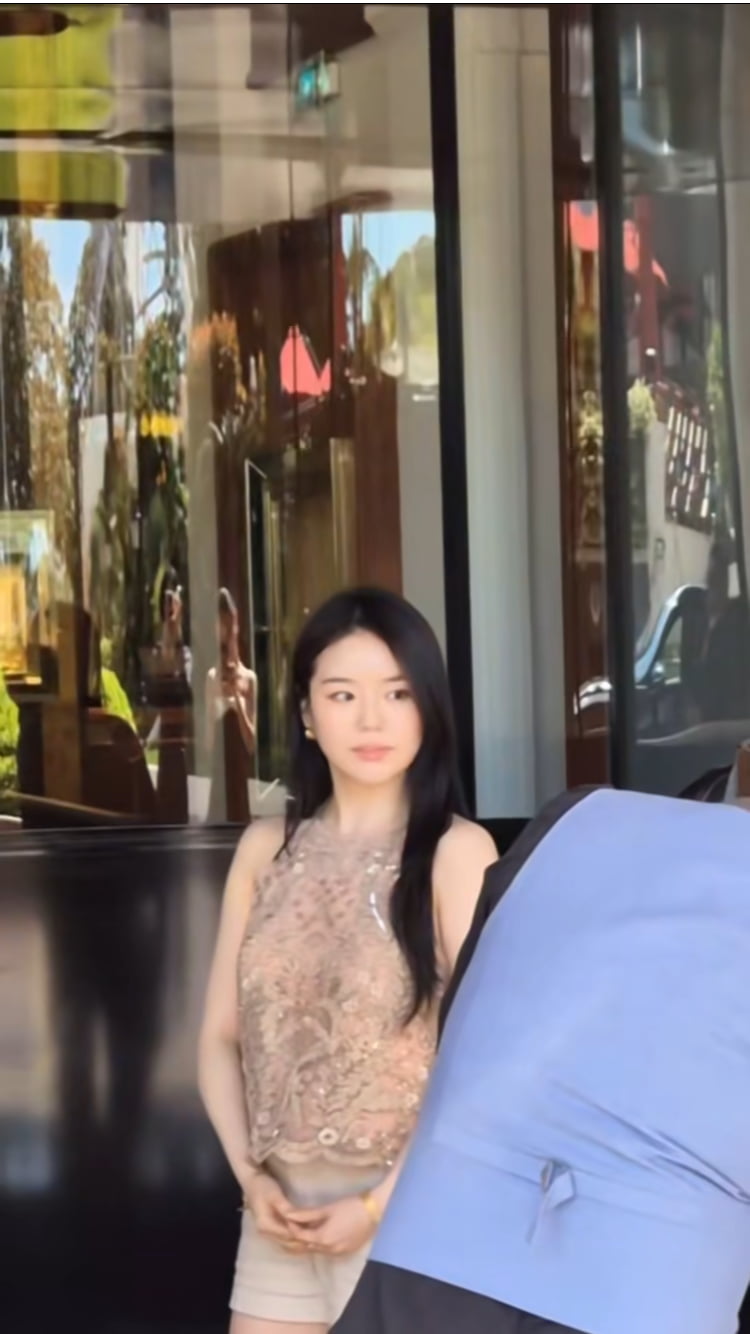 가슴 노출 드레스 벗어 던지고…‘조재현 딸’ 조혜정, 청담동 며느리룩