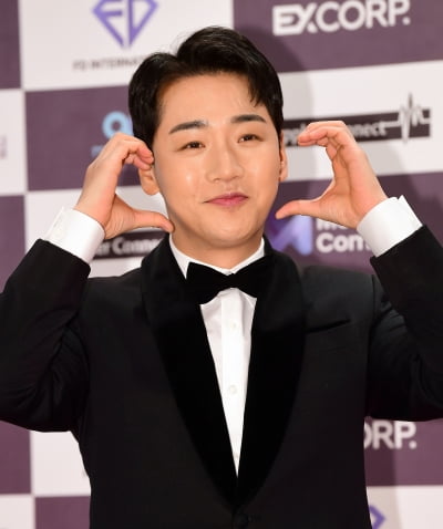 박군 "효도, 마음처럼 쉽지 않아"…할머니 대신 제초제 뿌렸다('6시 내고향')