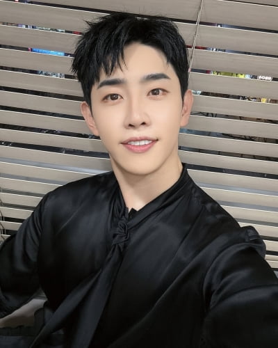박현호, ♥은가은이랑 나란히 잘 나가네…부슬부슬 내리는 봄비를 같이 맞고 싶은 남자 트로트 가수 1위 [TEN차트]