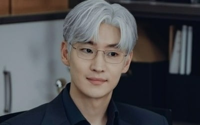 '40세' 이제훈, 실제 흰머리 많이 생겼다…"4시간 분장 녹록치 않아" ('협상의기술')[인터뷰]