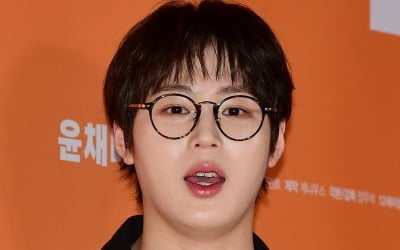 ハ・ソンウン、桜を一緒に見に行きたい男性歌手1位に選ばれる