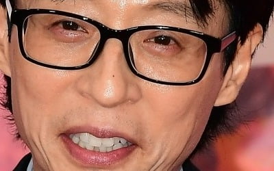 설정이 너무 과한 거 아냐…유재석, 본 적 없는 모습 "목소리만 심각" ('식스센스')