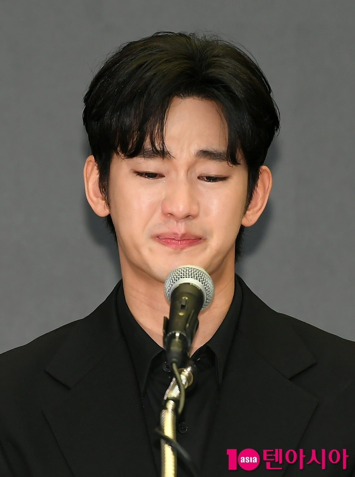 '김수현 피해자' 또 나왔다…선 넘은 손절 강요→실명 발언, 피오·정해인은 무슨 죄 [TEN피플]