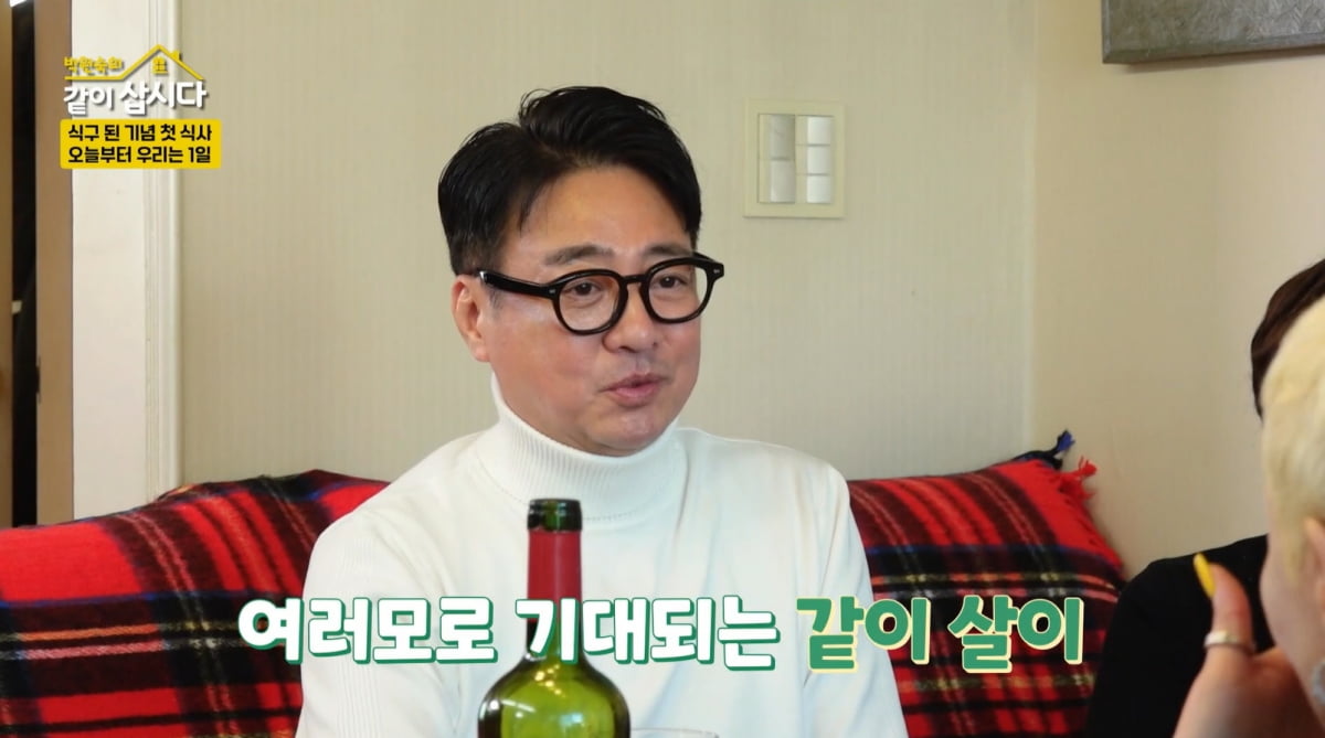 [종합] 윤다훈, 기러기 10년차에 여자 셋과 한집살이…"이혼 변호사 알아보는 중"('같이삽시다')