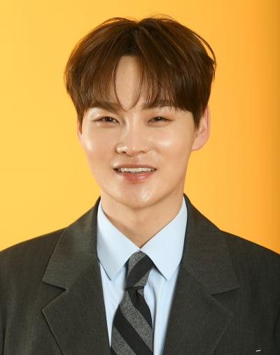 박서진, 기구한 사연 많더니 성공했네…150평 3층 대저택 공개('살림남')