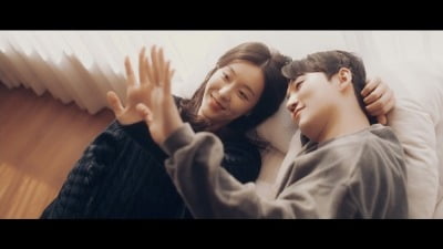 가수 나비, 결혼 7년 차에 기쁜 소식 전했다…절절한 신곡 뮤비 티저 공개