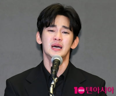 '김수현 닭도리탕 영상' 조작 여부 놓고…사이버렉카 입씨름 '점입가경'