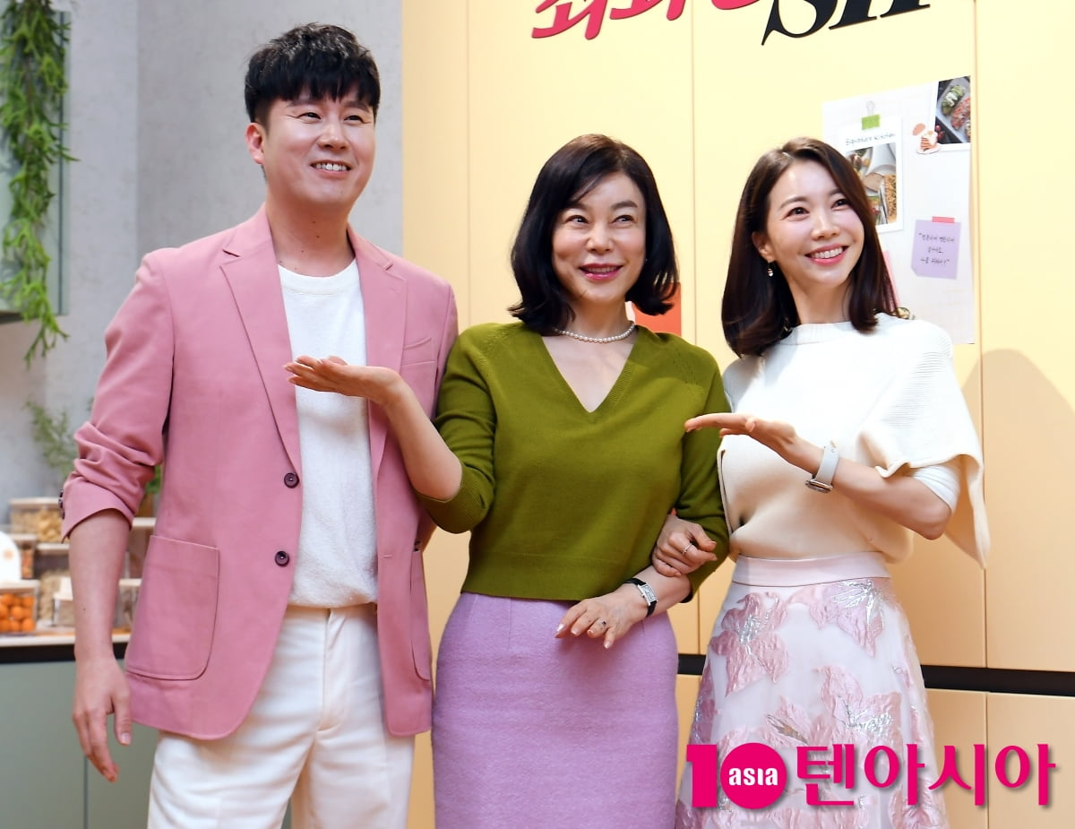 최화정, 쇼호스트 심용수, 김선희와 함께 멋진 포토타임[TEN포토]