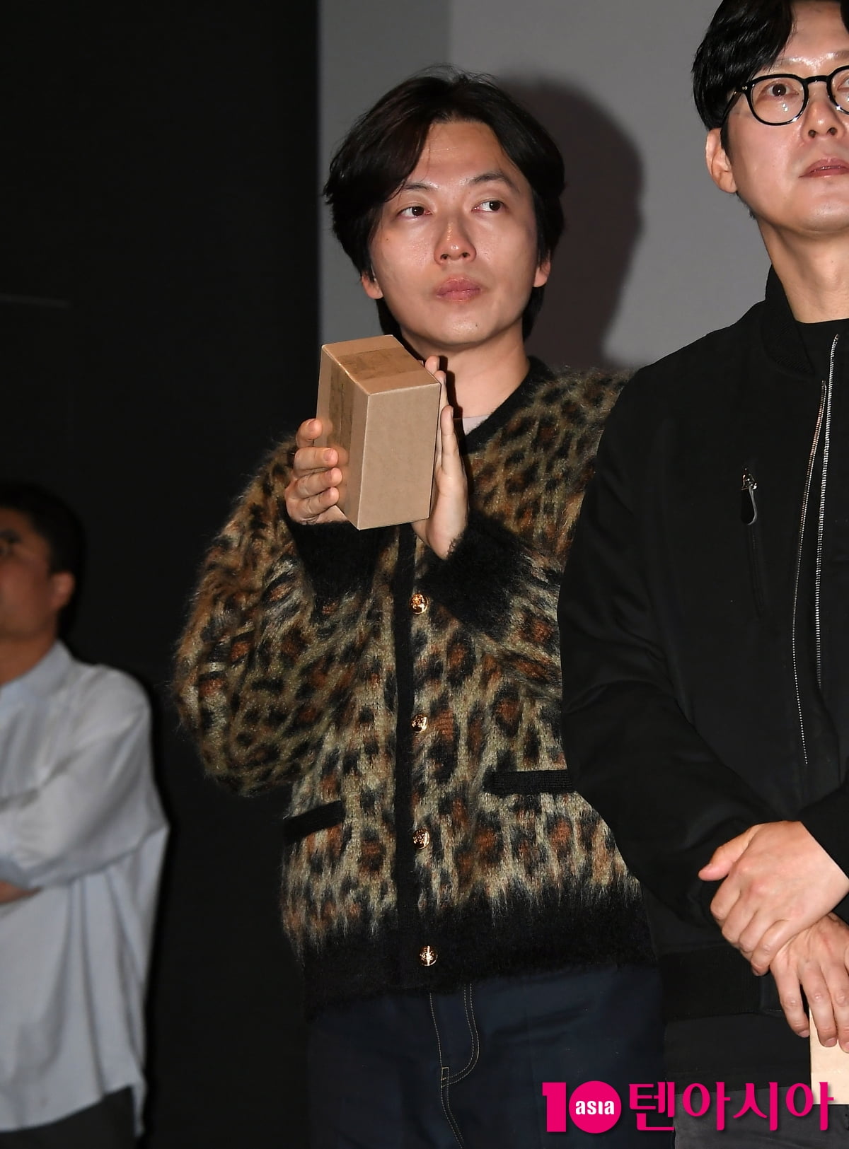 이동휘, 팬들에게 특급서비스...호피무늬도 찰떡[TEN포토]