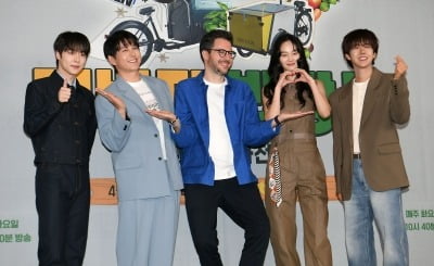 [종합] '윤식당'·'서진이네'와는 달라…"매일 하차 생각" 했지만 낭만 있는 '길바닥 밥장사'