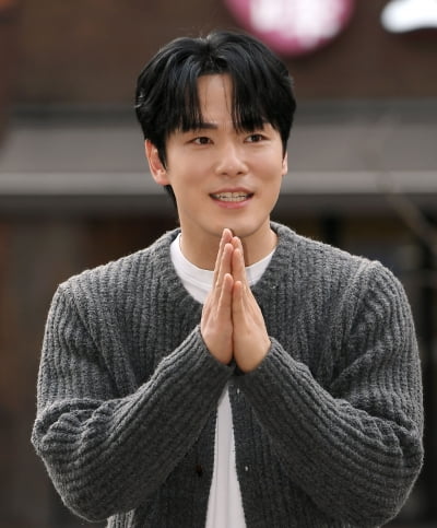 Actor Kim Jung-hyun Joins New KBS Variety Show 'Ganeun Jeong Oneun Jeong Lee Min-jung'