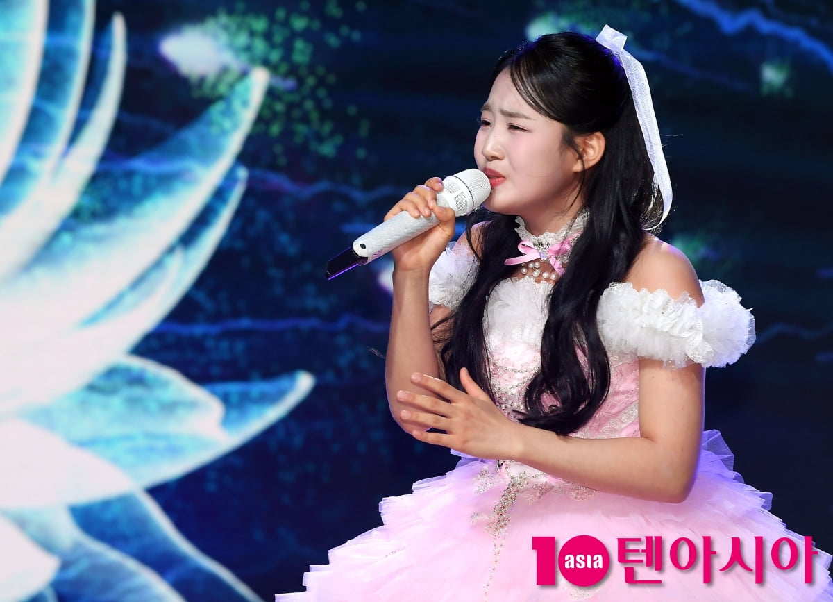 [종합] "恨을 노래했다" 깜찍 고백한 12살 가수…첫 정규 앨범 나왔다