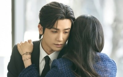 '보물섬' 박형식♥홍화연, 이복 남매 아니었다…父 죽인 원수 아들과 슬픈 포옹