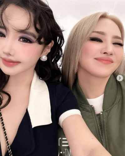 '필터 논란' 박봄 실물 확인 가능…2NE1, 재결합 투어 피날레 스타트 [TEN뮤직]