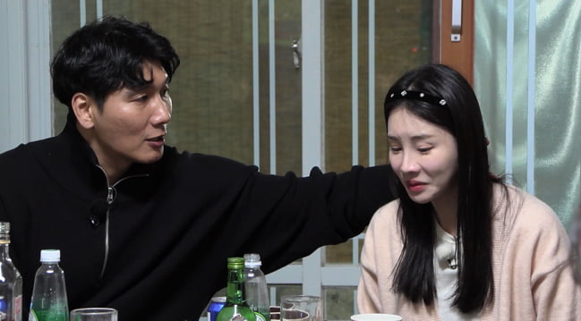 14기 경수, '10기 영식과 균열' 국화에 '마사지 플러팅'…흥분한 윤보미('나솔사계')