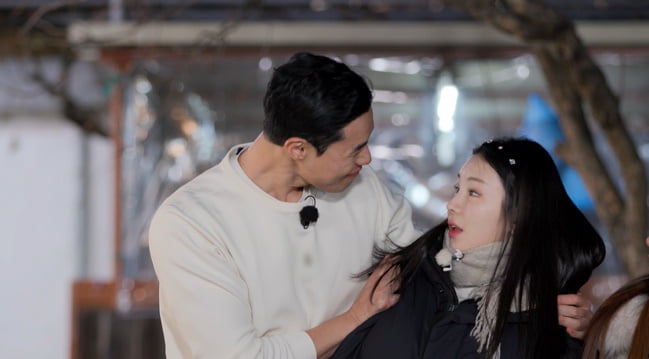 14기 경수, '10기 영식과 균열' 국화에 '마사지 플러팅'…흥분한 윤보미('나솔사계')