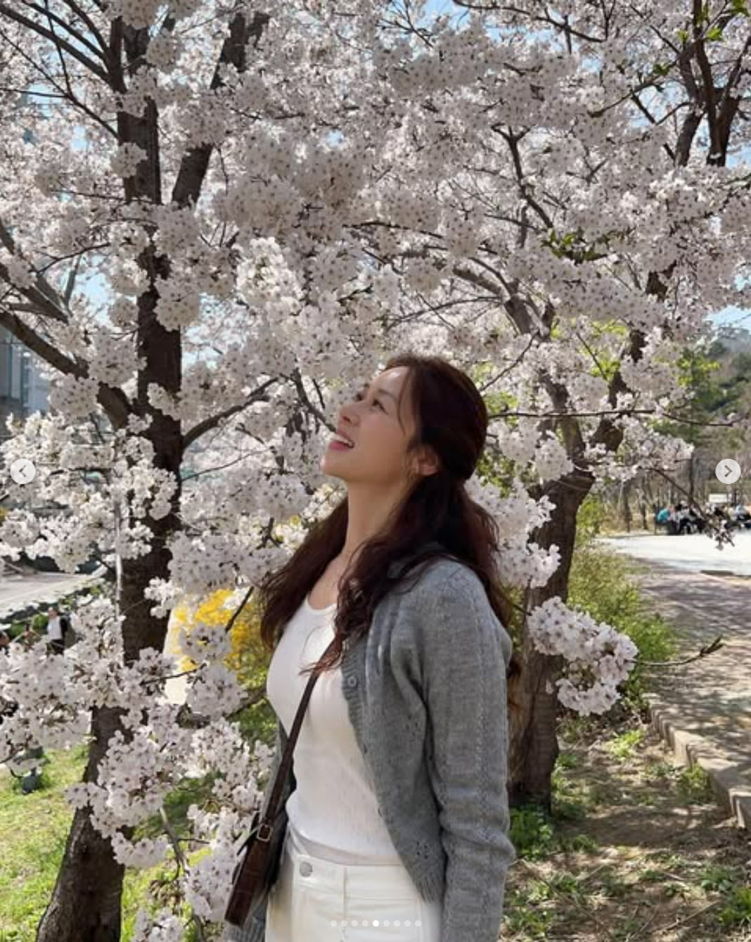 '♥강경준 용서' 장신영, 꽃도 피고 얼굴도 폈네…꽃놀이에 신난 애둘맘