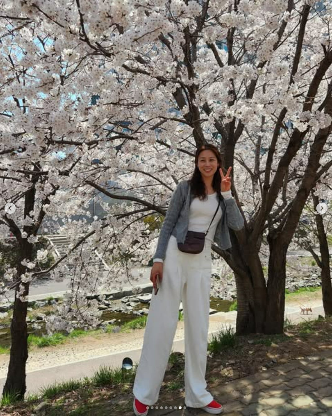 '♥강경준 용서' 장신영, 꽃도 피고 얼굴도 폈네…꽃놀이에 신난 애둘맘