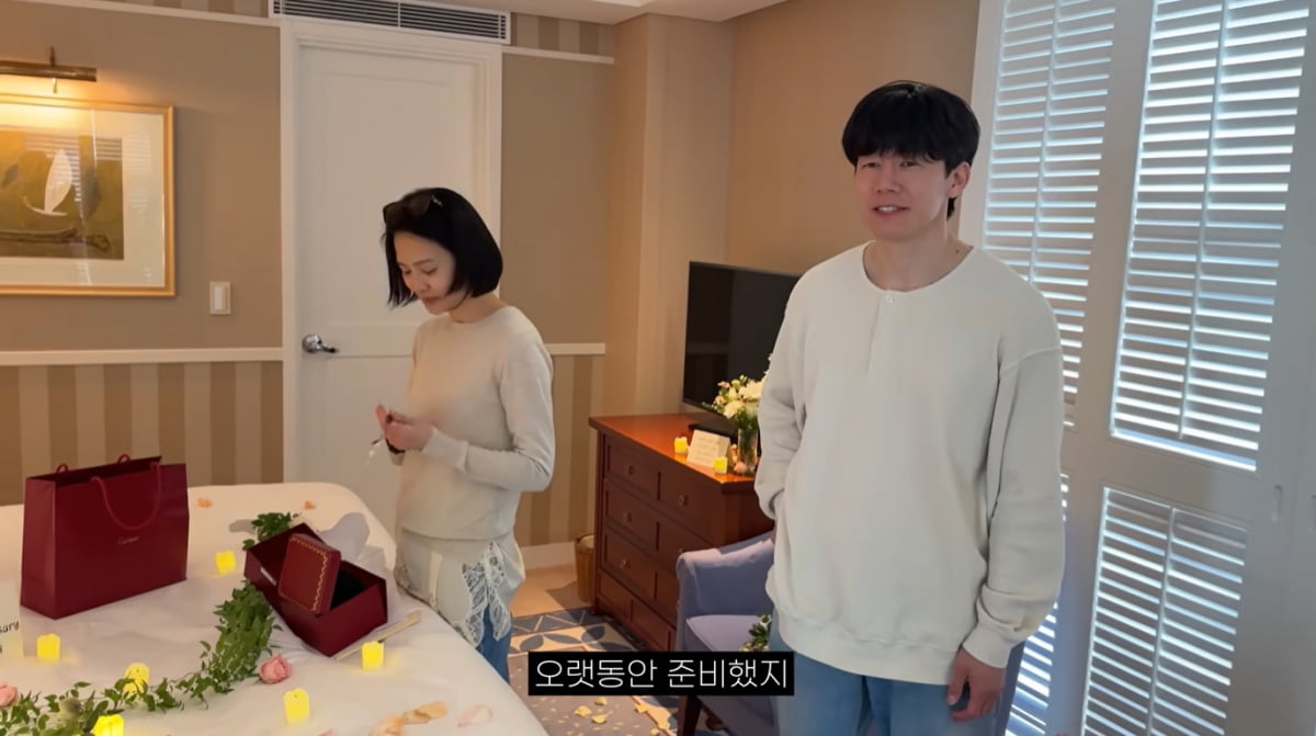 윤승아, '결혼 10주년' ♥김무열이 준 선물은 C사 명품 시계…"내가 딱 갖고 싶던 거"('승아로운')