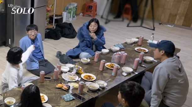 "이건 좀 아닌 듯"…초고속 스킨십 사태, '나는솔로' 3MC '입틀막' 